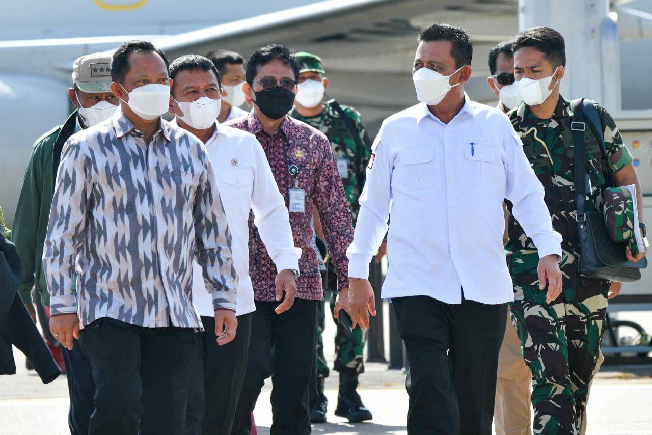 Gubernur Ansar Sambut Mendagri & Wamenhan di Bandara VIP Batam