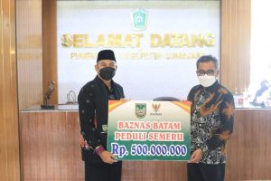 Pemko dan Baznas Batam Serahkan Bantuan Rp 500 Juta untuk Korban Semeru