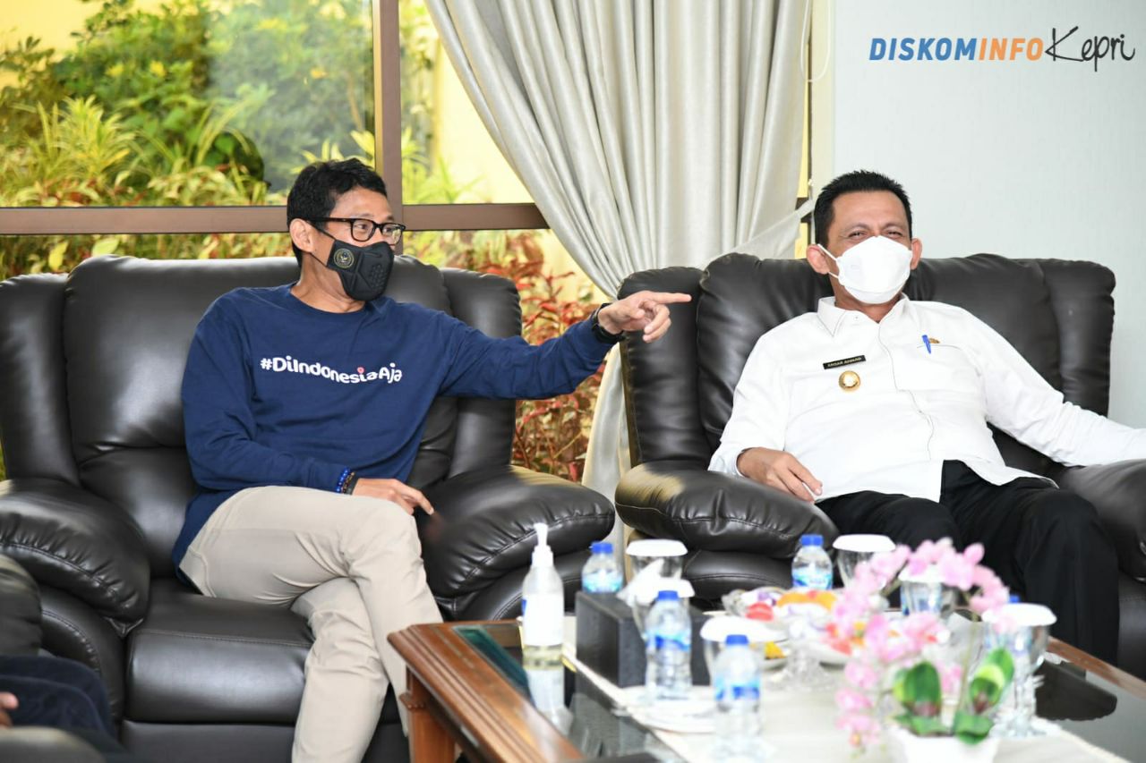 Ansar Sambut Sandiaga di Hang Nadim Batam: Kunjungan Turis Kepri Terbanyak ke-2 di Indionesia