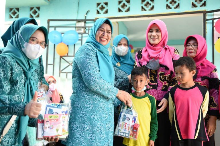 BIAN 2022, Dewi Ansar Pantau Pelaksanaan Imunisasi Anak di Bintan