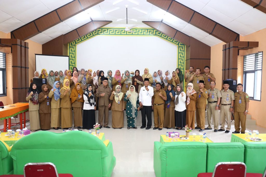 Rahma Tinjau Aula MAN Tanjungpinang yang Baru Selesai Direnovasi