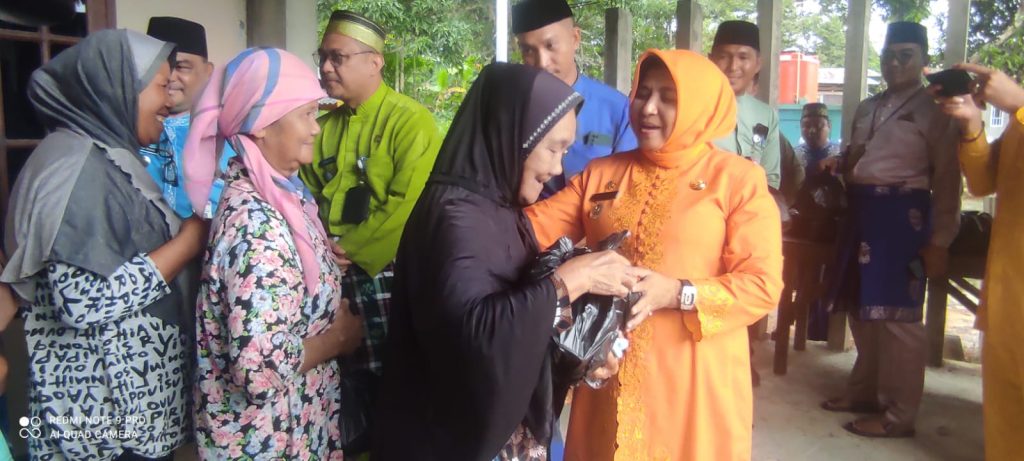 Rahma Bantu Sembako untuk 33 Warga Tanjungpinang Terdampak Banjir Rob