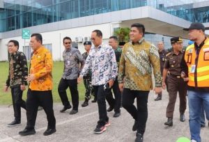 Bupati Bintan Sambut Kedatangan Menteri Desa PDTT di Bandara RHF