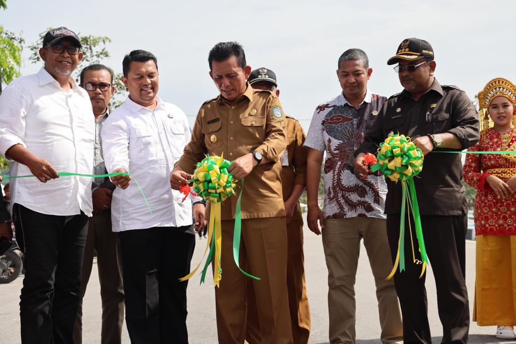 Percepat Investasi di Karimun, Gubernur Kepri Resmikan Jalan Pantai Indah