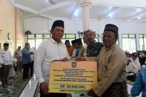 Ansar Serahkan Bantuan Rumah Ibadah di Mesjid An Nur Sedanau Natuna