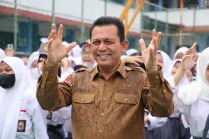 Pesan Gubernur Ansar ke Pelajar SMAN 3 Batam: Disiplin dan Tekun Belajar