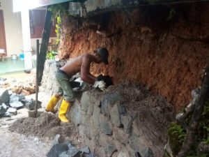 Warga Apresiasi Respon Cepat Pemko Tanjungpinang Perbaiki Batu Miring yang Rusak Akibat Banjir