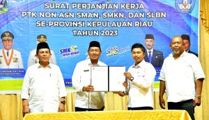 Ansar Hadiri Penandatanganan Kontrak Kerja 694 Guru PTK Non ASN Se Kota Batam