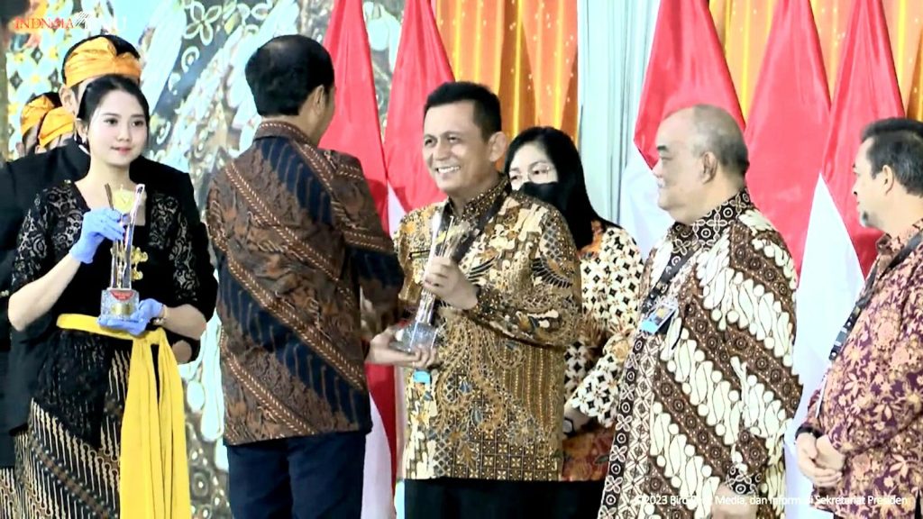 Kepri Terbaik di Sumatera Tangani Covid-19, Ansar Dapat Penghargaan dari Jokowi