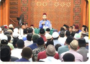 Momen Kebersamaan UAS dan Pemuda Bintan Saat Shubuh Akbar di Baitul Makmur