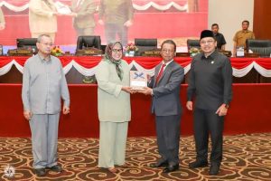 Wagub Marlin Sampaikan LKPj Tahun 2022 di Paripurna DPRD Kepri