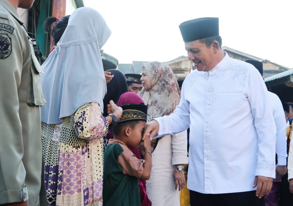 Ansar Teraweh di Masjid Al Maruf Desa Kelong Bintan Pesisir