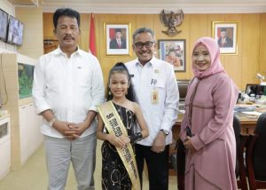 Rudi Beri Dukungan ke Shofia di Ajang Mini Grand Model Indonesia