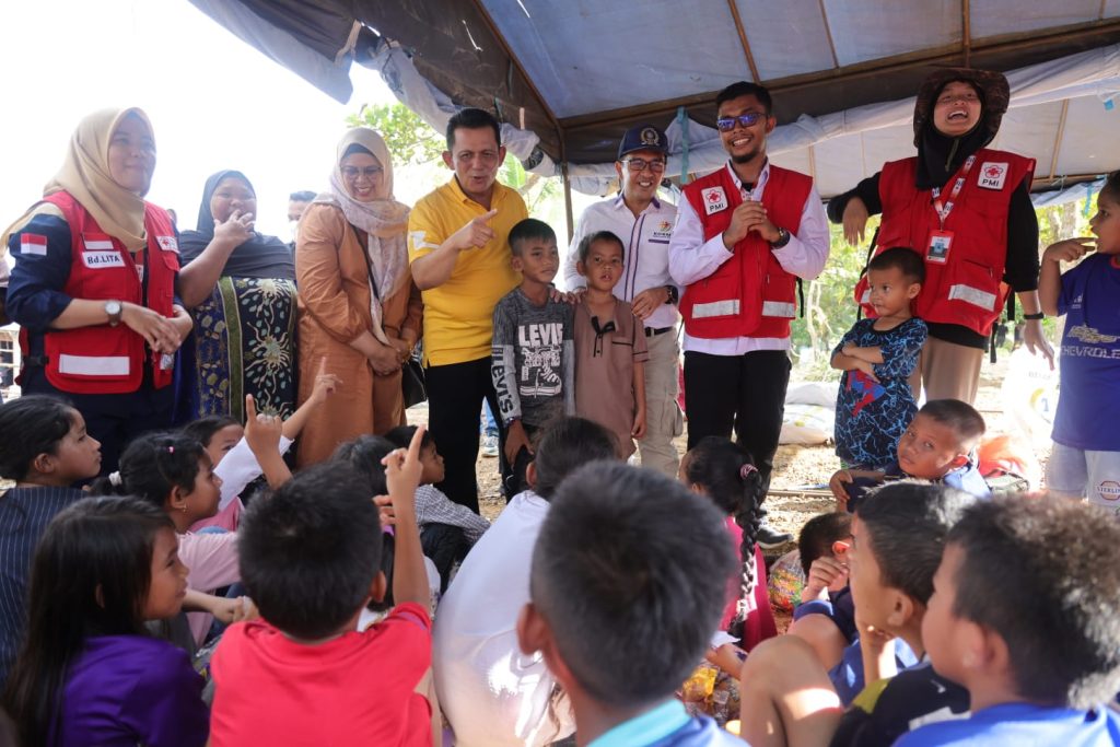 Ansar Kunjungi-Salurkan Bantuan untuk Korban Puting Beliung di Pulau Kasu Batam