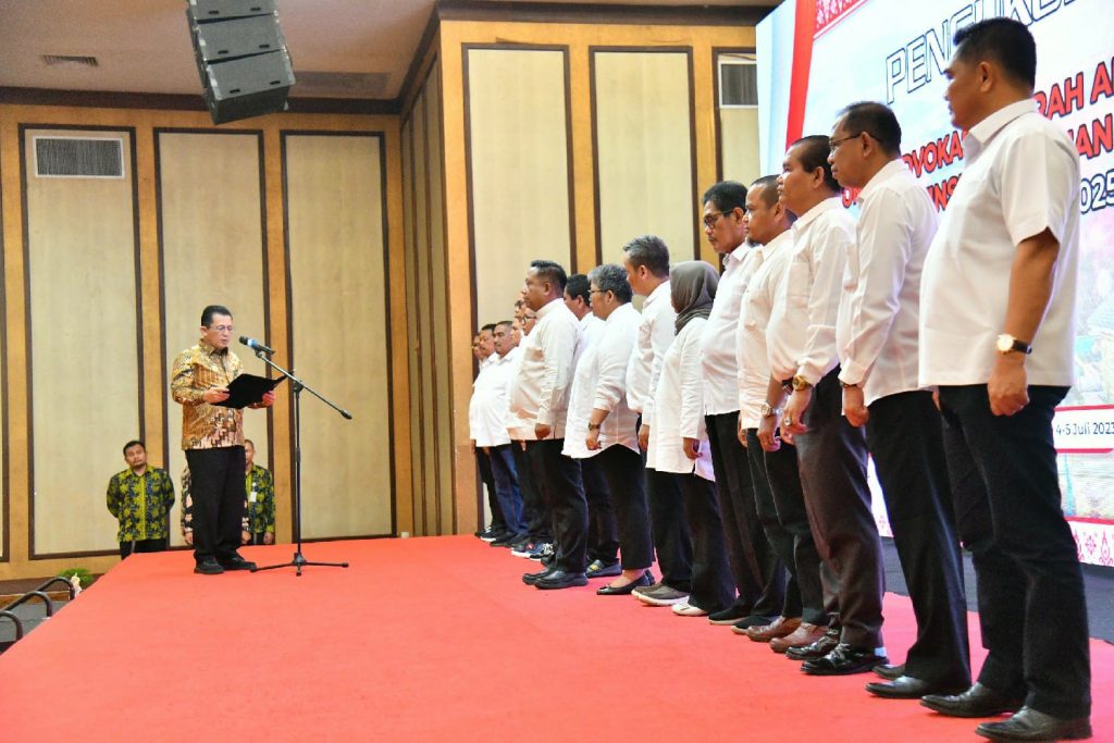 Ansar Kukuhkan Pengurus Komite Advokasi Daerah Anti Korupsi Kepri