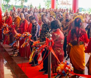 Sekda Adi Hadiri Peresmian Pagoda Sata-Saharsa Buddha di Tanjungpinang