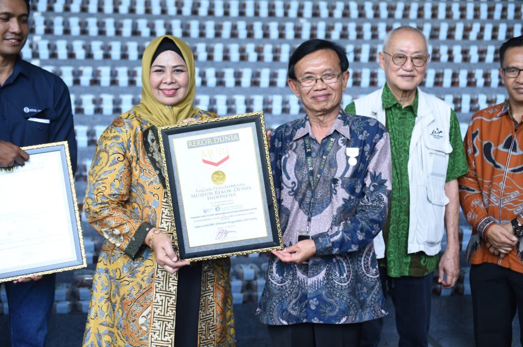 Sajian Sambal Bilis Terbanyak Menggunakan Cabai Pecahkan Rekor Muri