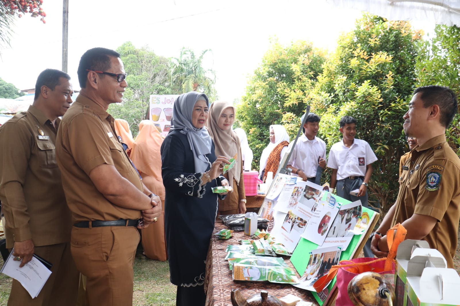 SMKN 1 Gunung Kijang Bintan Terima Akta Notaris Koperasi Sekolah