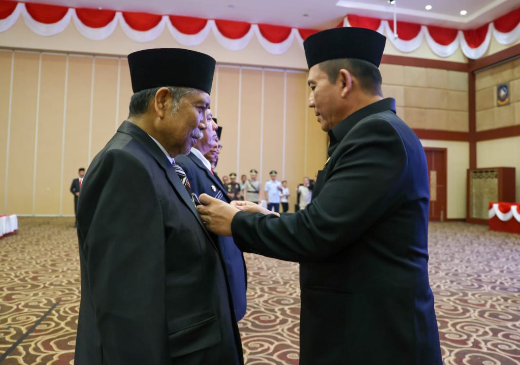 639 PNS Pemprov Kepri Terima Satya Lencana Karya Satya