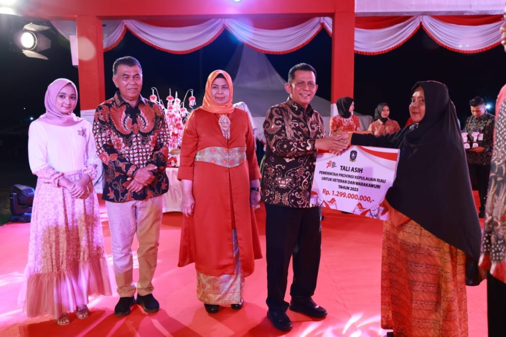 Pemprov Serahkan Bantuan Rp 1,299 M untuk 433 Veteran di Kepri