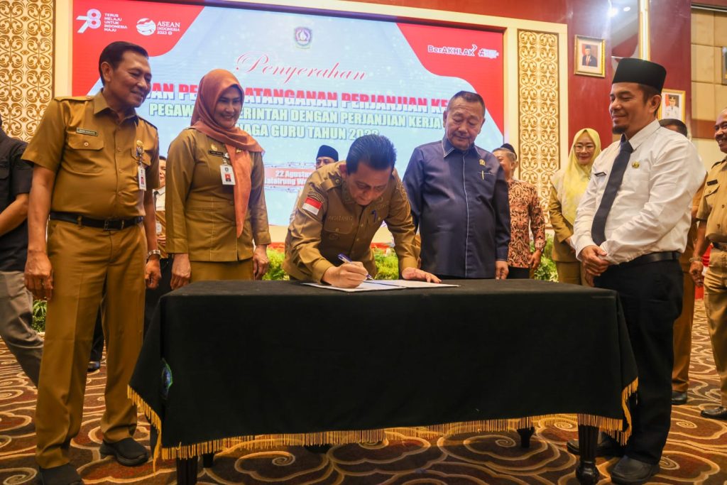 Gubernur Ansar Minta Guru Adaftif dan Terus Berinovasi