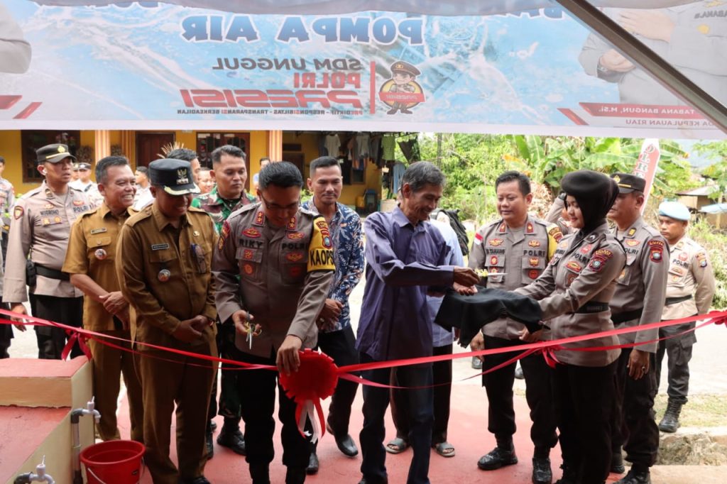 Kapolres Bintan Resmikan Pemakaian Air Bersih Sumur Bor di  Kampung Budi Mulya