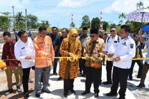 Dewi Ansar Resmikan Jalan Baru ke SMAN 1 Singkep Pesisir, Pelajar Kini Nyaman ke Sekolah