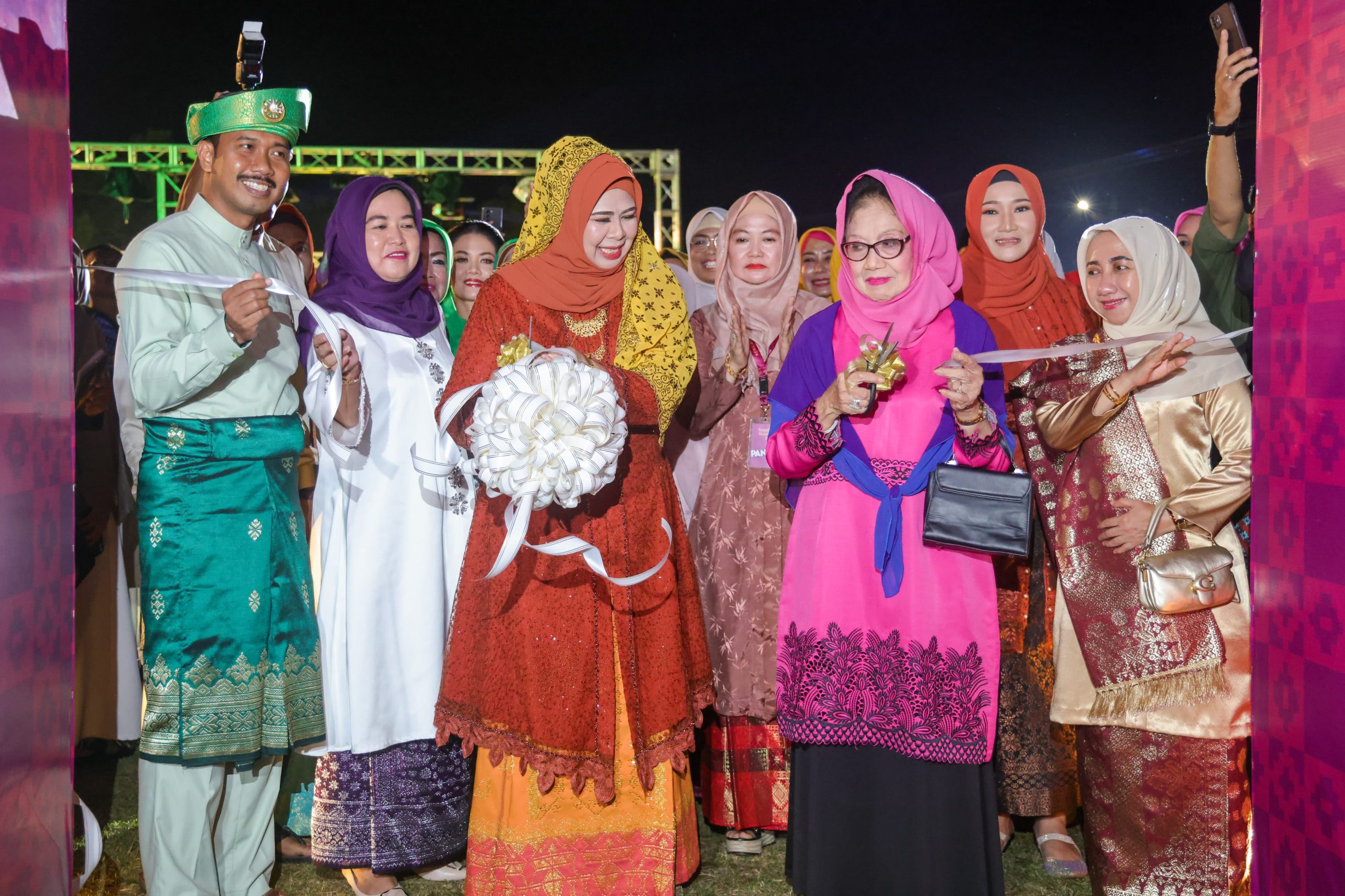 Dibuka Dewi Ansar, Dekra Fest Kepri 2023 Bertema ‘Kemilau Wastra’ Bangkitkan Ekonomi Kepri