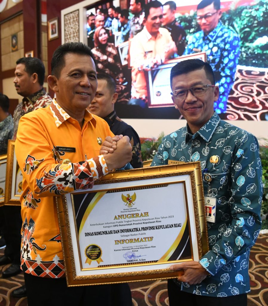 Komisi Informasi Beri Penghargaan Keterbukaan Informasi Publik kepada 18 Badan Publik di Kepri