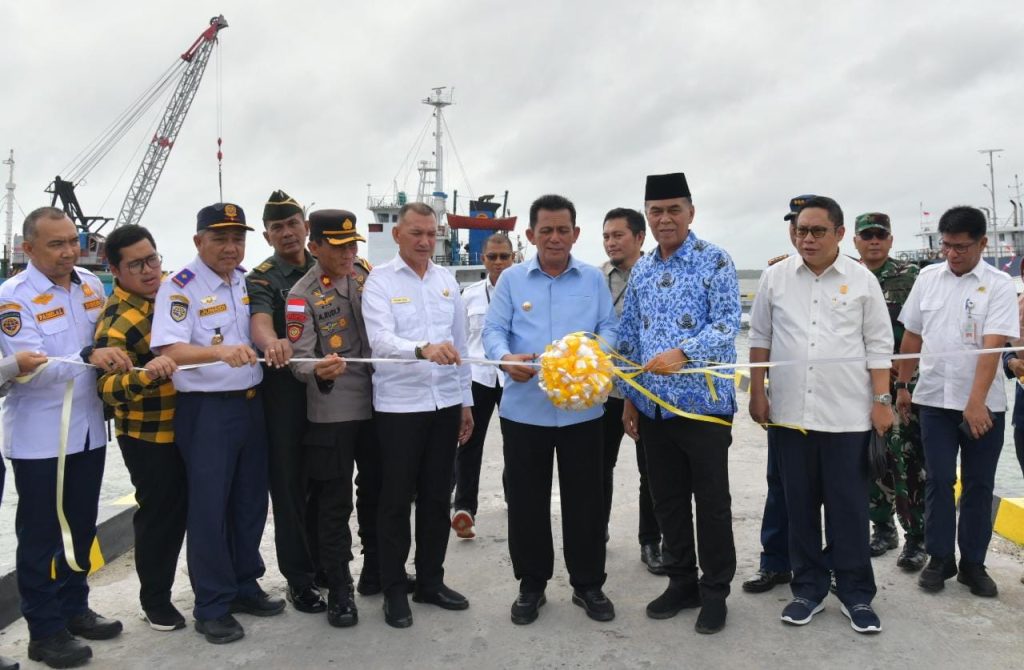 Ansar Resmikan Pelabuhan Pengumpan Penagi Ranai: Peningkatan Pelayanan Transportasi
