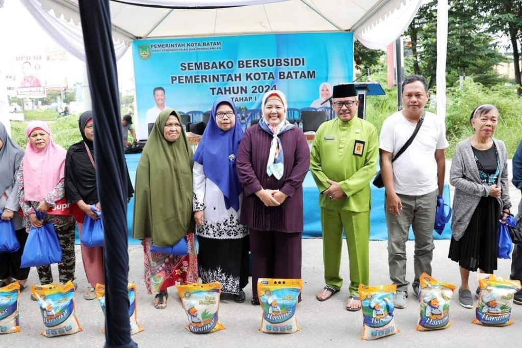 Pemko Batam Salurkan 2.450 Paket Sembako untuk Warga Bukittempayan dan Buliang