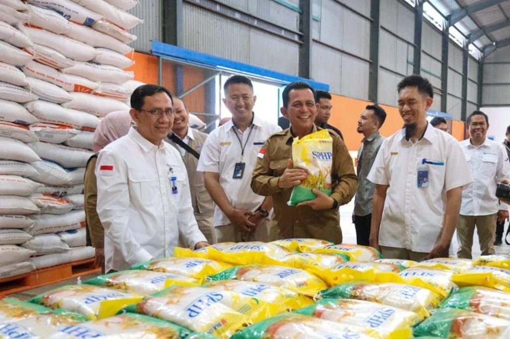 Ansar dan Tim TPID Kepri Kunjungi Bulog, Pastikan Stok Beras Tercukupi 5 Bulan Kedepan