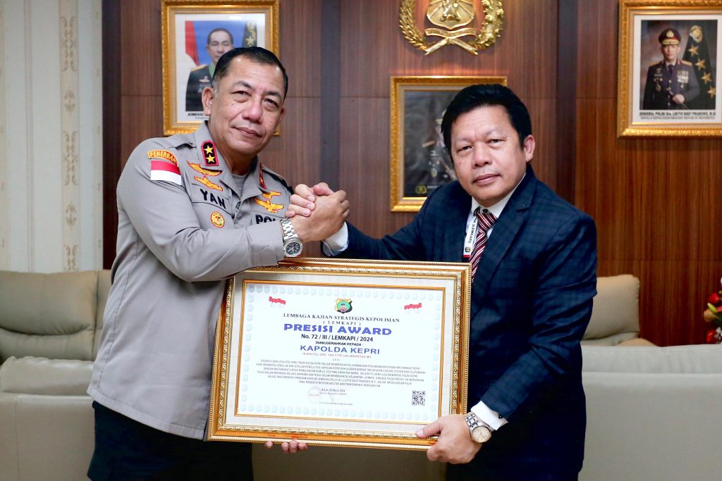 Kapolda Kepri Irjen Yan Fitri Dapat Anugerah Presisi Award dari Lemkapi