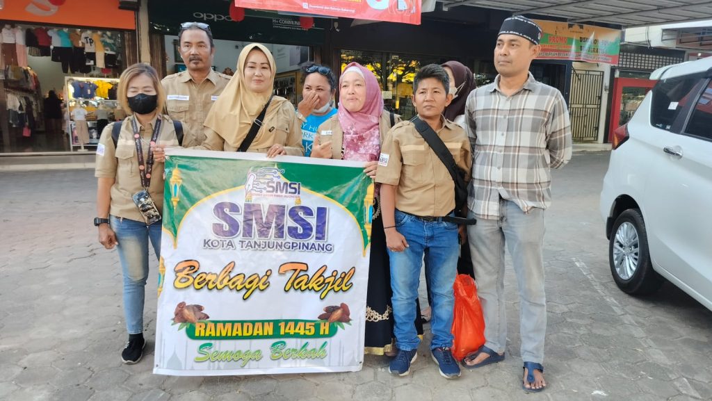 SMSI Tanjungpinang Berbagi Takjil di Bulan Ramadhan Sempena HUT Ke-7 SMSI