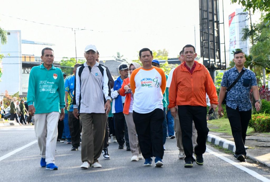 Ansar Lepas Jalan Santai di Reuni Akbar SMA Negeri 2 Tanjungpinang 2024