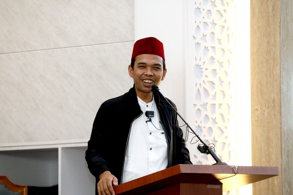 Ustadz Abdul Somad Isi Tausiyah di Masjid BJ Habibie BP Batam