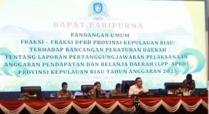 Pemprov Sampaikan Jawaban Pemerintah Atas Pandum Fraksi-fraksi di Paripurna DPRD Kepri