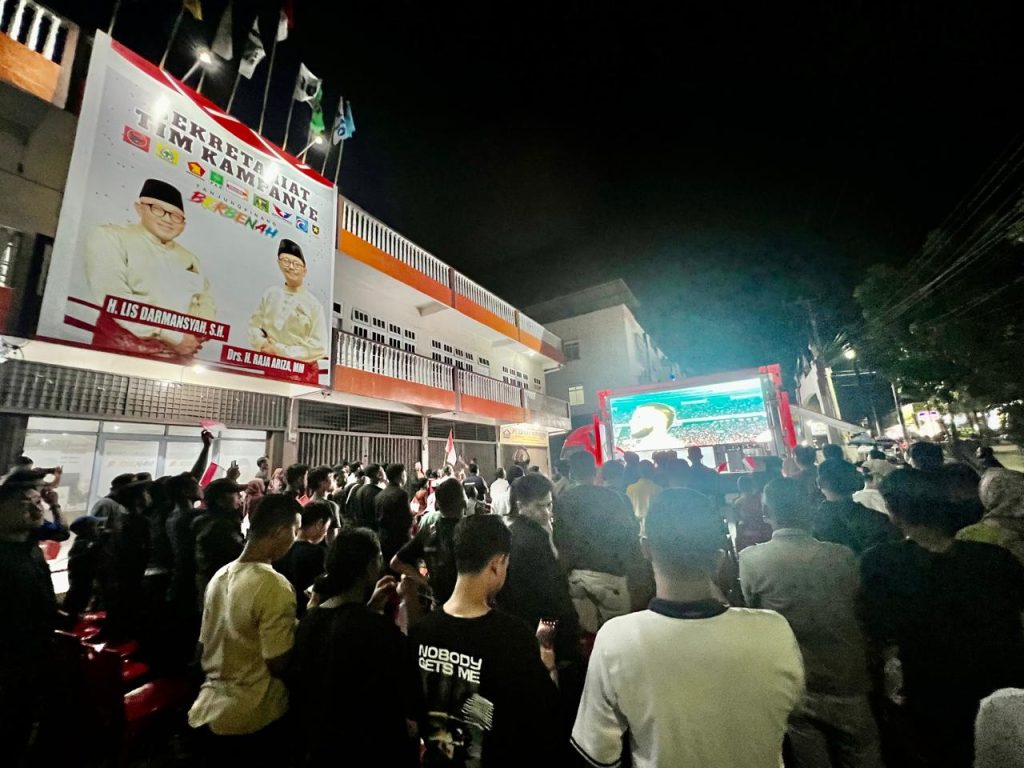 Serunya Nobar Indonesia vs Australia di Sekretariat Pemenangan Lis-Raja