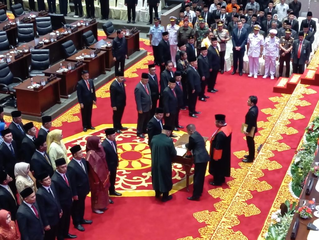 Luther Jansen dan Asmin Patros Resmi Pimpin Sementara DPRD Kepri