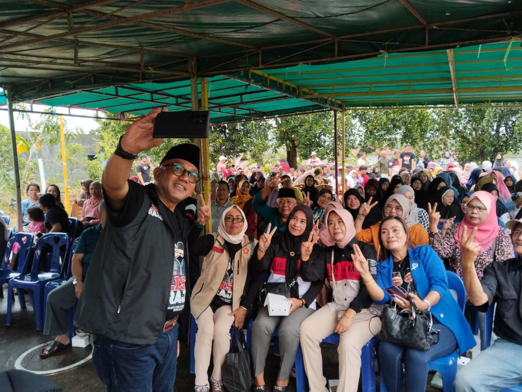 Lapangan Perum Pertamina Batu IX Dipenuhi Semangat Warga untuk Mendukung Lis-Raja