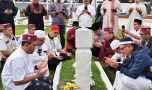 Lis-Raja Ziarah ke Makam Ayah Syahrul Jelang Pencoblosan Pilkada 2024