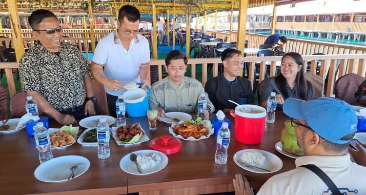 Aneng Pastikan Para Lansia, Iman Masjid-RT/RW di Kepulauan Anambas Terima Insentif Setiap Bulannya
