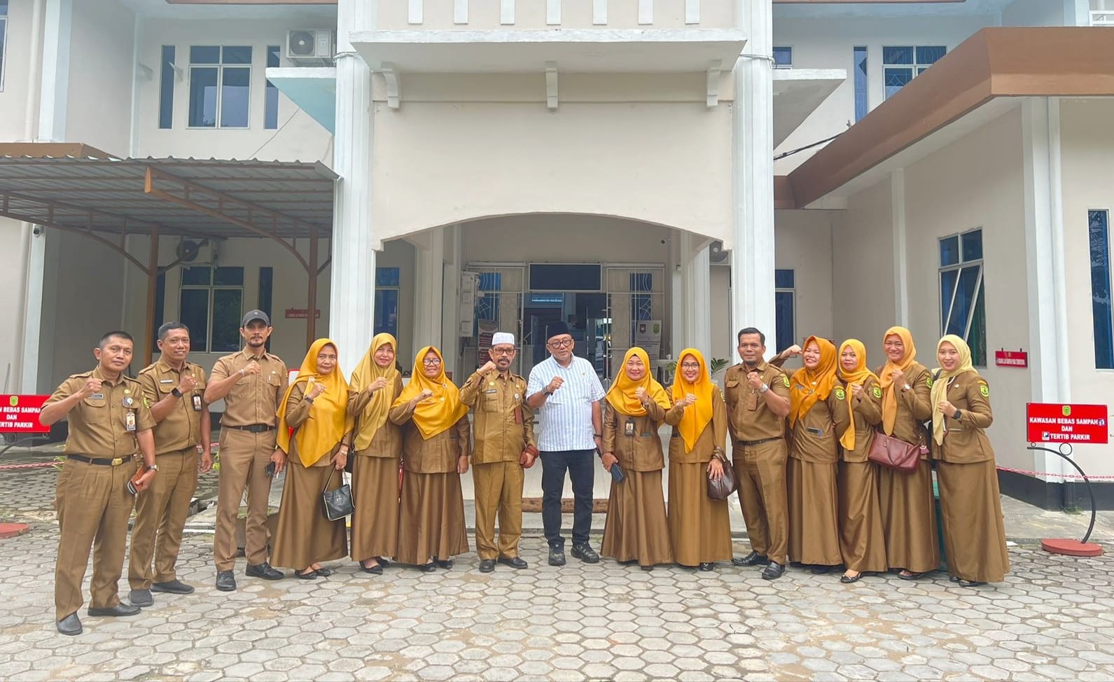 Lis Instruksikan Disdukcapil Tetap Buka Libur Lebaran-Pastikan Harga Bahan Pokok Stabil