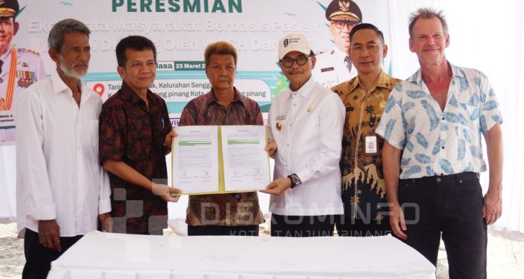 Komitmen Lestarikan Lingkungan melalui Proyek WASH dan Penanaman Bakau