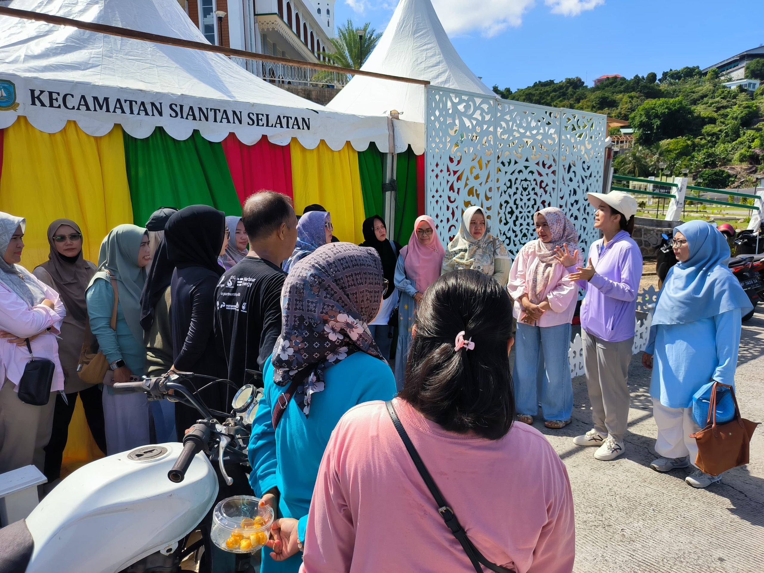 Ketua PKK Anambas Tinjau Persiapan Stand STQH 2025, Fokus Penguatan UMKM Lokal