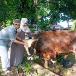 Raja Ariza dan Istri Berkurban di Kediaman, Bagikan Daging untuk Warga Sekitar