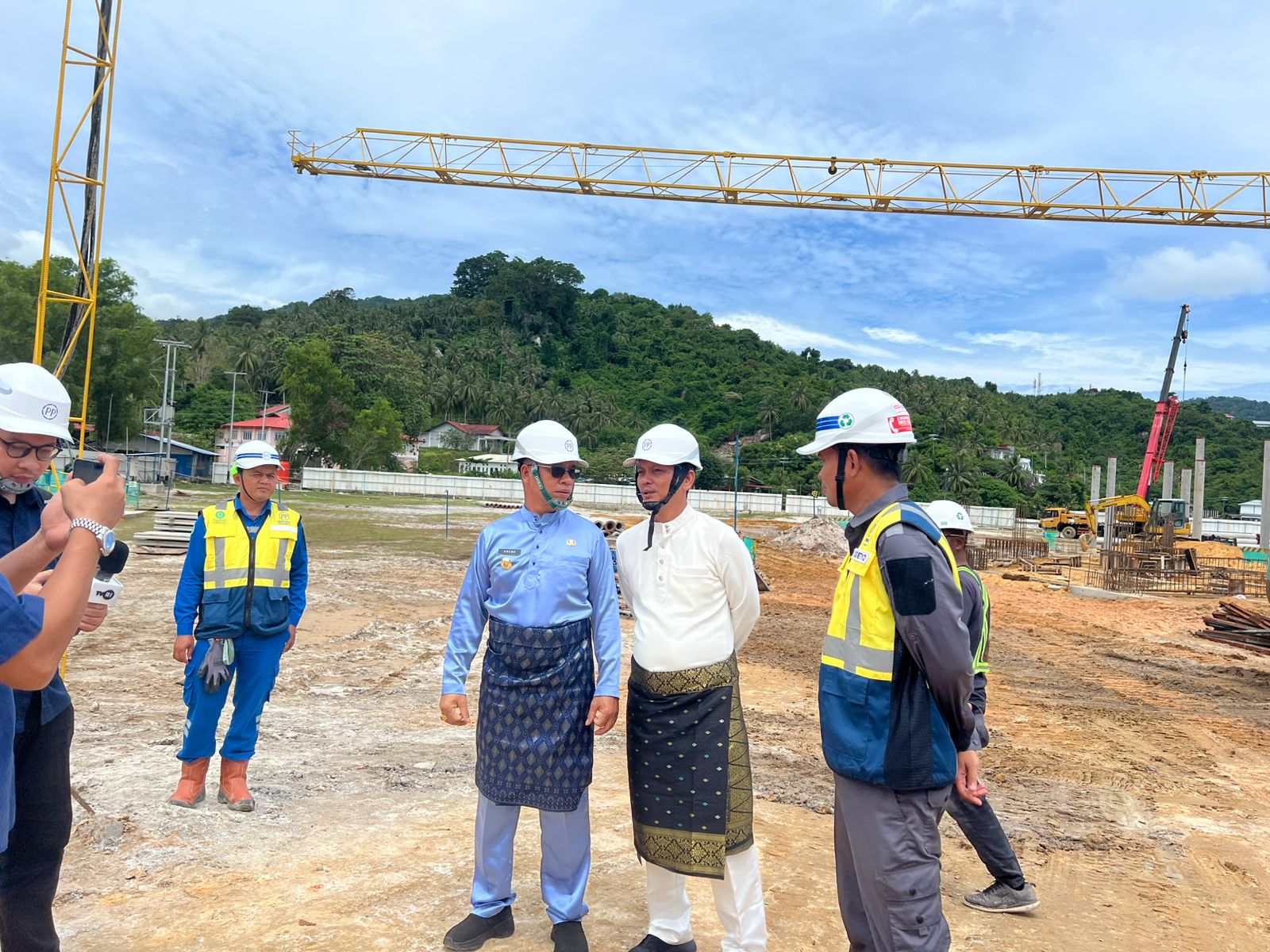Aneng dan Raja Bayu Kompak Tinjau Progres Pembangunan RSUD Tipe C di Siantan-Anambas