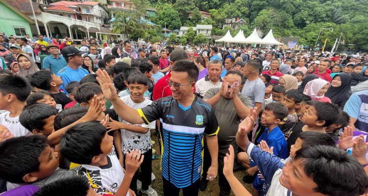 Senam dan Jalan Santai Bersama Bupati Aneng Meriahkan Hari Jadi ke-17 Anambas