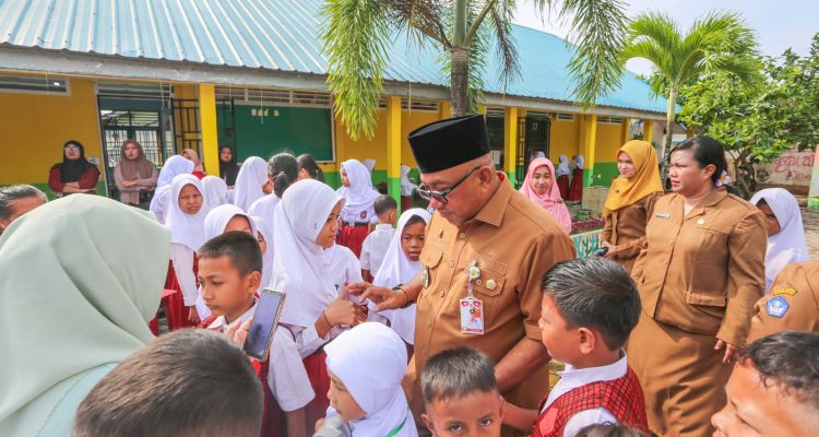 Terima Kasih Pak Wali Kota! Siswa SD-SMP di Tanjungpinang Dapat Seragam Lengkap Gratis