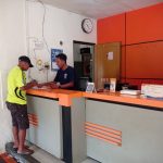 Besok Hari Terakhir Pencairan BSU, Warga Mulai Datangi Kantor Pos Tarempa